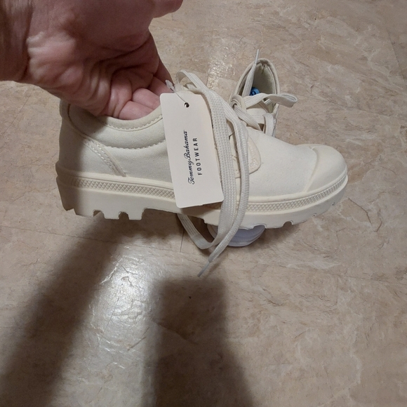 Tommy Bahama canva sneakers bnwt size 6.5 - Picture 1 of 5